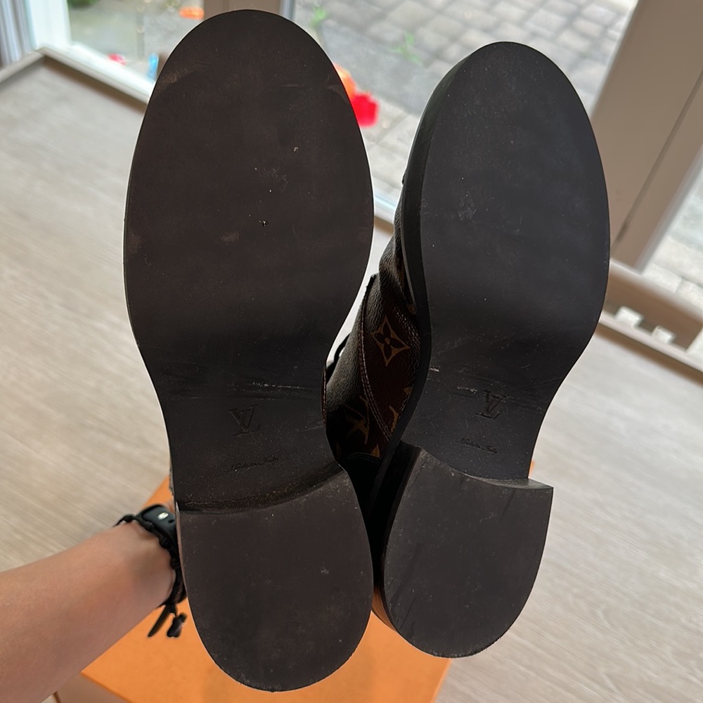 Louis Vuitton Logo Turnlock Booties Size 37.5 - Picture 7 of 7